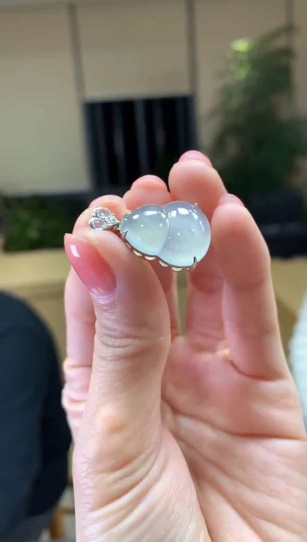 颈饰18K金镶嵌翡翠|不退不换