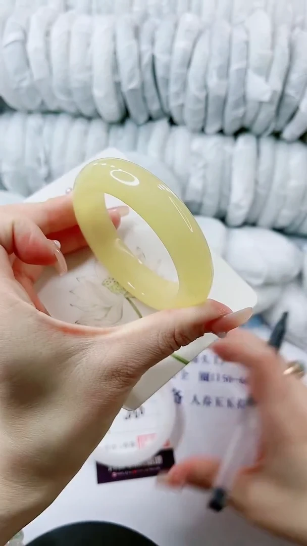 【闪购商品】石英质玉手镯未镶嵌多样性发货D67