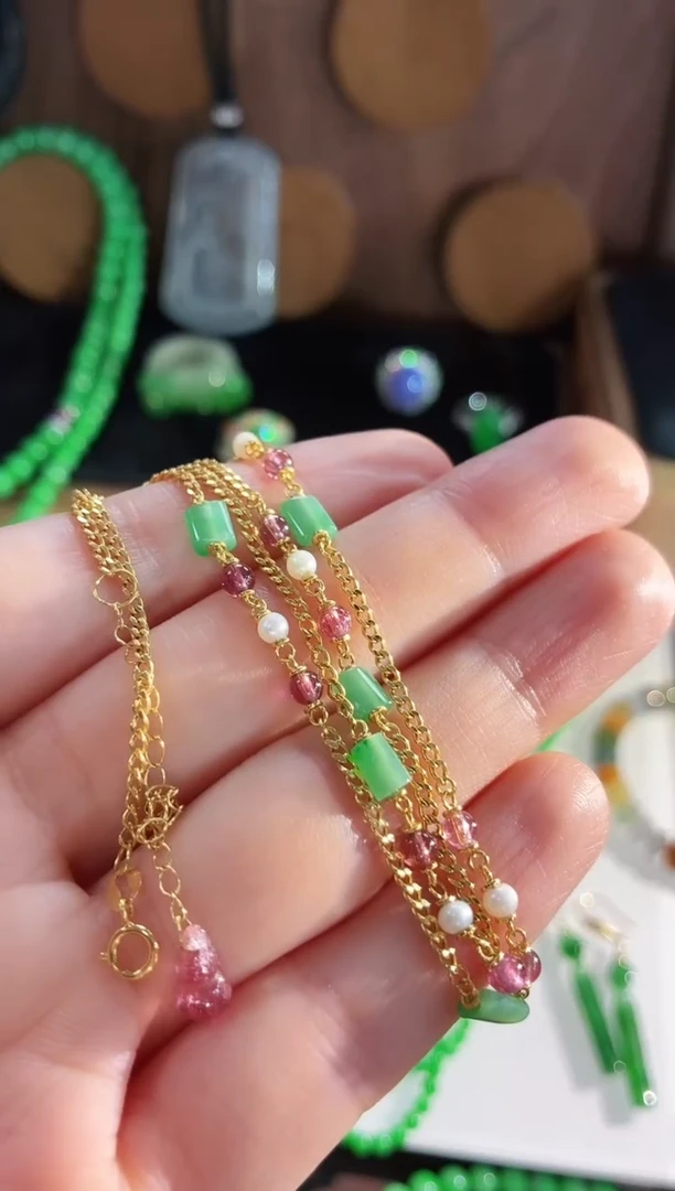 颈饰18K金镶嵌翡翠颈饰