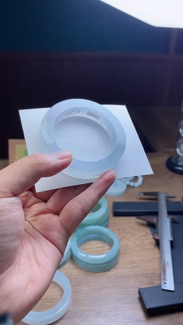 未镶嵌手镯定制翡翠M**吴定制