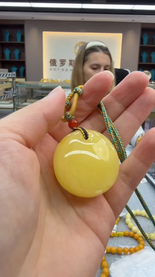 琥珀颈饰未镶嵌255秒拍号 假一罚三