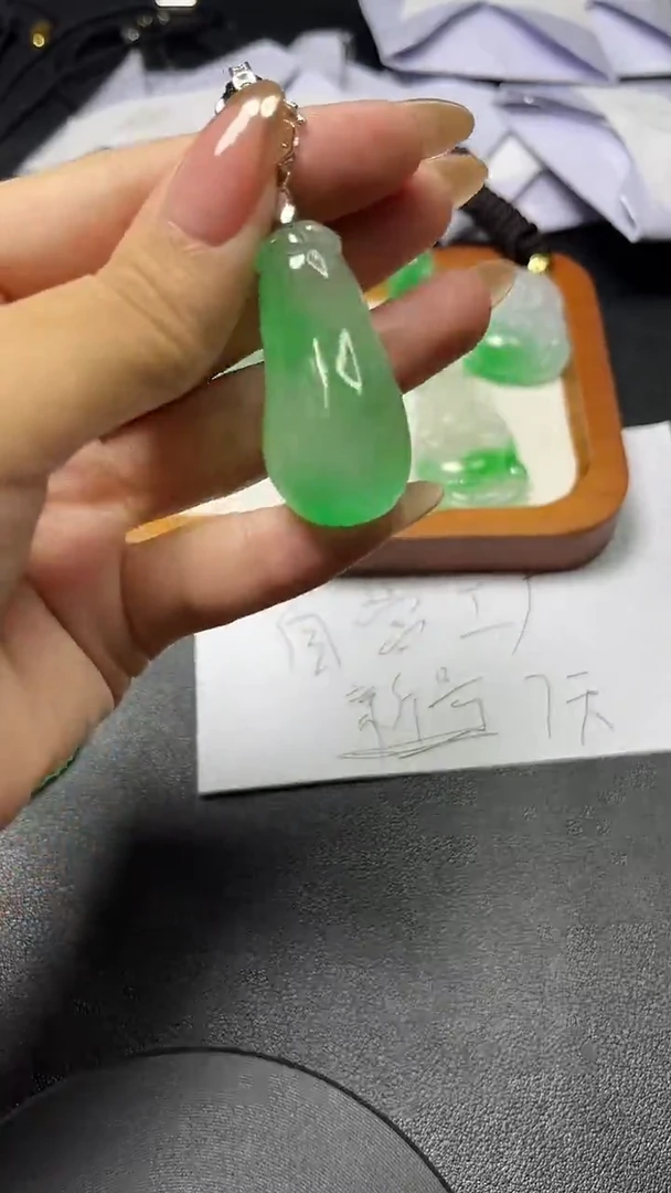 时尚女士精品吊坠