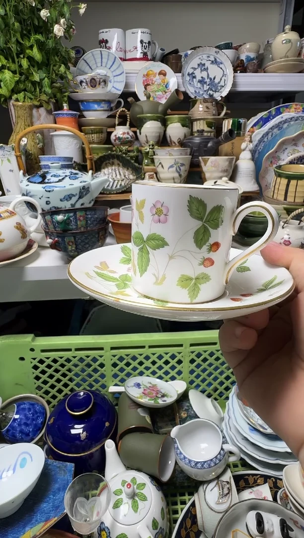 中古瓷器，默认微瑕-摩卡杯，威基伍德野草莓，082