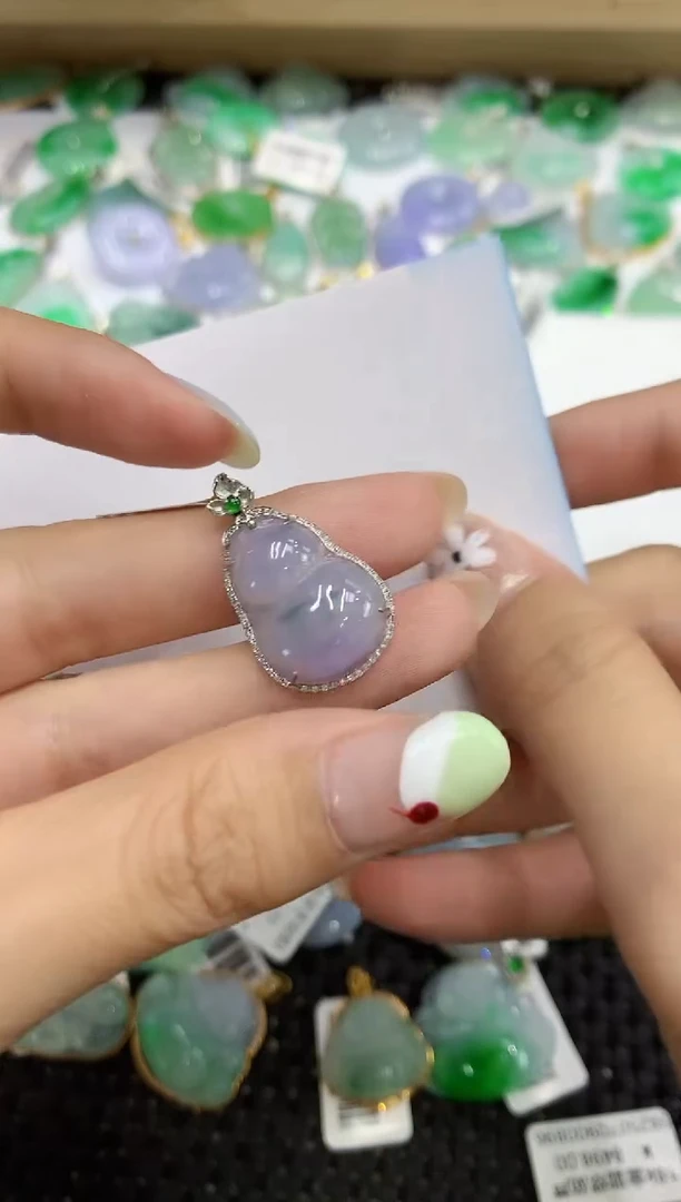 翡翠18K金镶嵌颈饰111111111111