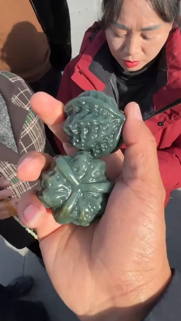 未镶嵌和田玉（糖玉）挂件和田玉
