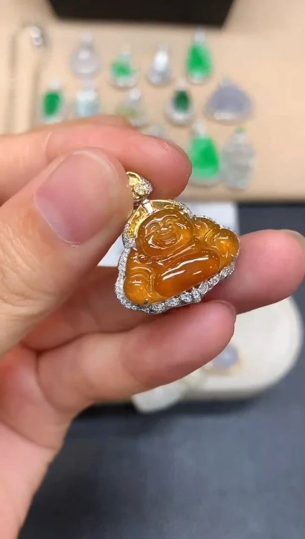 颈饰18K金镶嵌翡翠佛公【无服务费