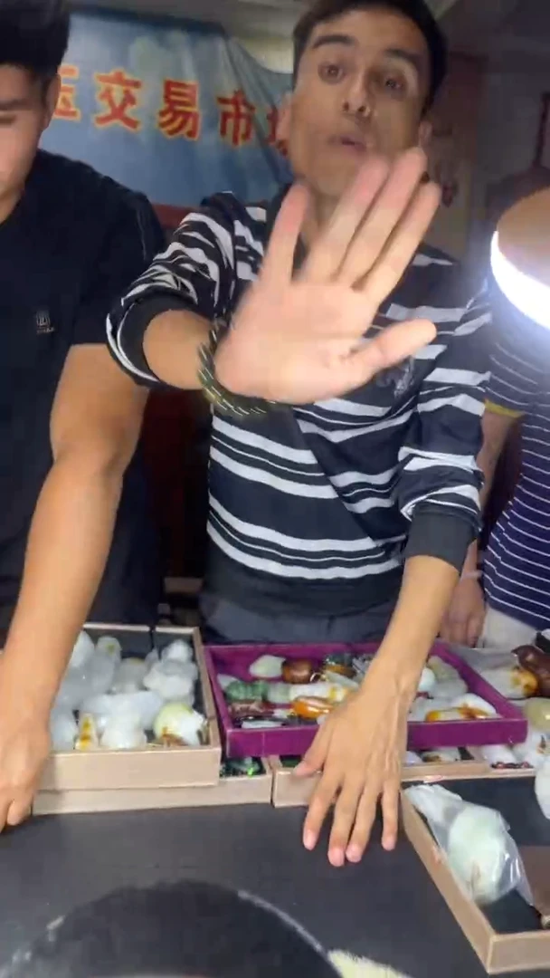 和田玉未镶嵌颈饰小**.和田玉