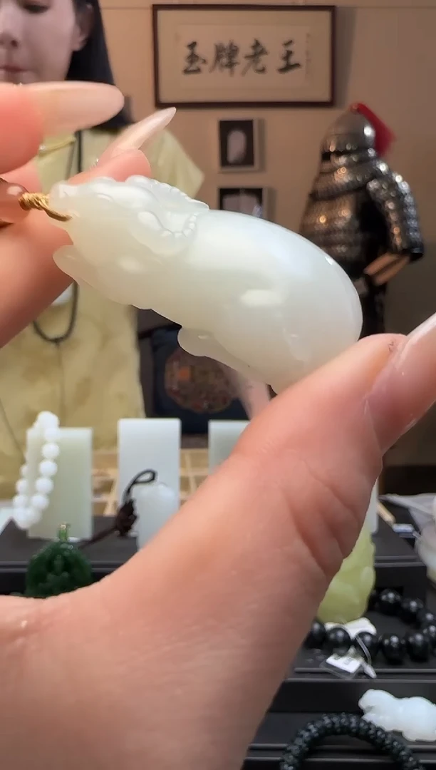 【闪购商品】和田玉白玉牛未镶嵌吊坠