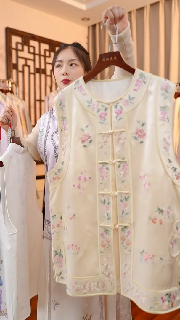 刺绣真丝非遗服饰一物一件