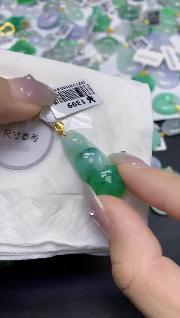 颈饰18K金镶嵌翡翠天然缅甸翡翠A货百元以上9元证书费自理