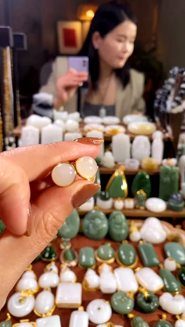 银S925镶嵌和田玉耳饰.