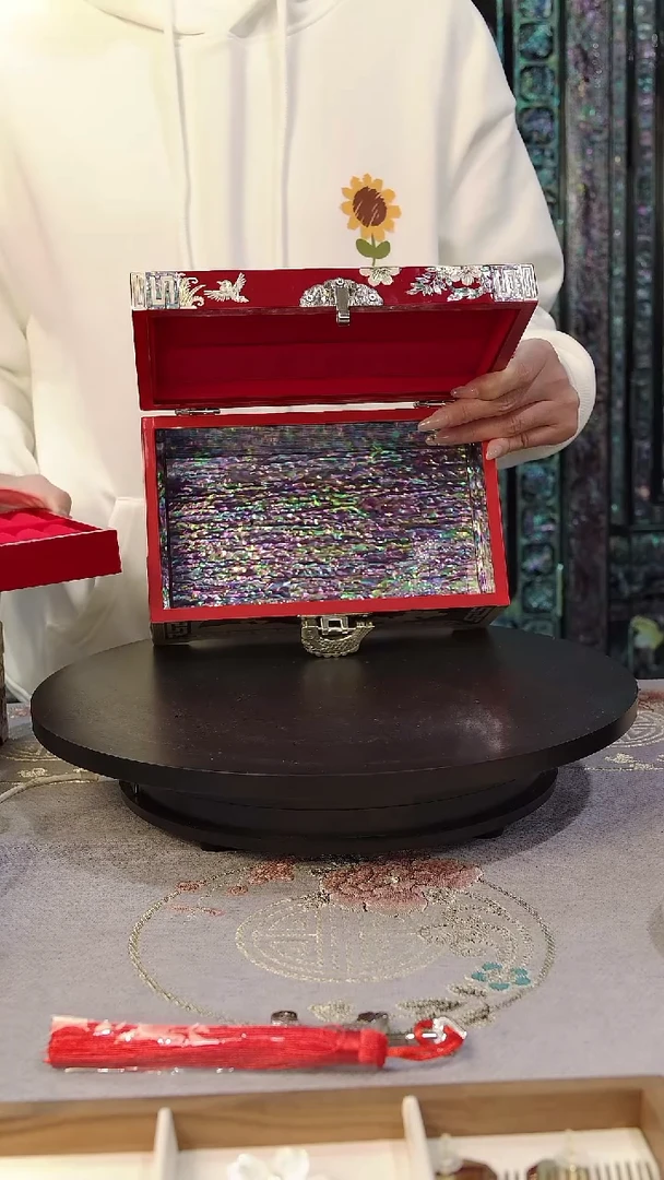 鱼锁满贝底·弘贝雅螺钿漆器文化馆