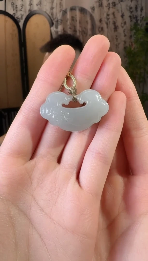 和田玉未镶嵌颈饰烟紫锁32