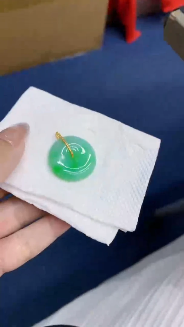 颈饰18K金镶嵌翡翠1