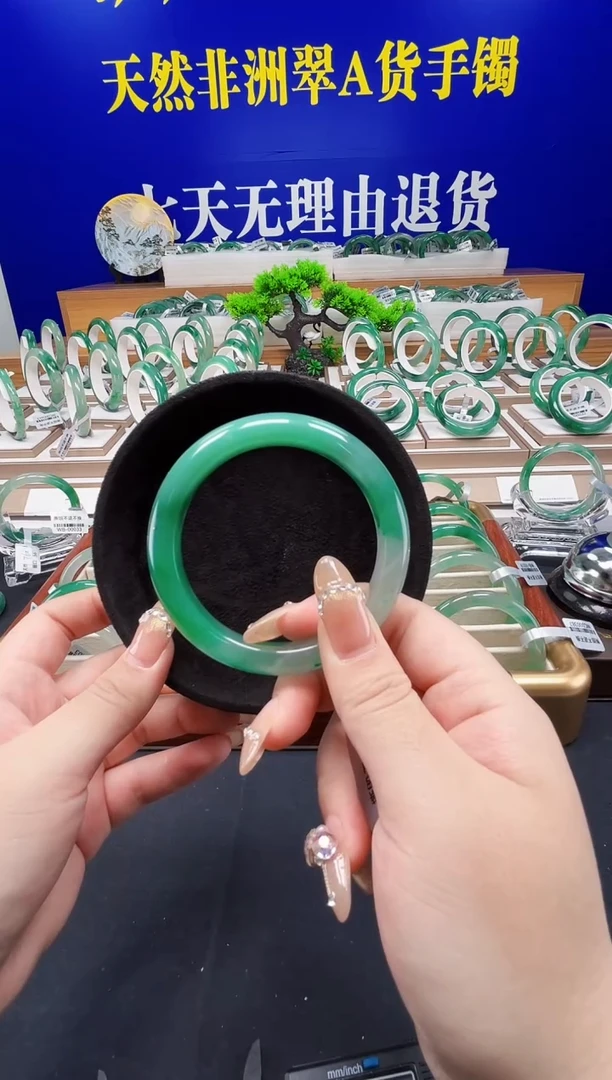 未镶嵌手镯石英质玉（非洲翠）圈口59