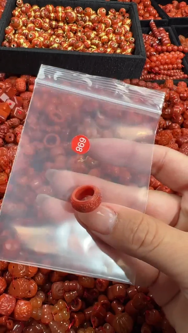 南红玛瑙未镶嵌颈饰1