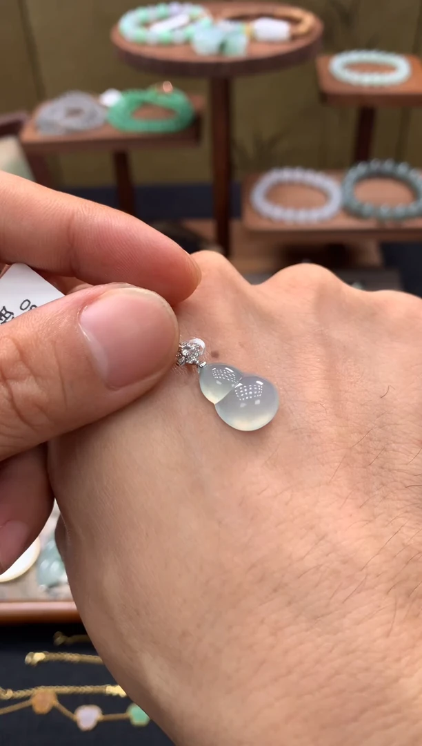 翡翠18K金镶嵌吊坠(不含链)葫芦