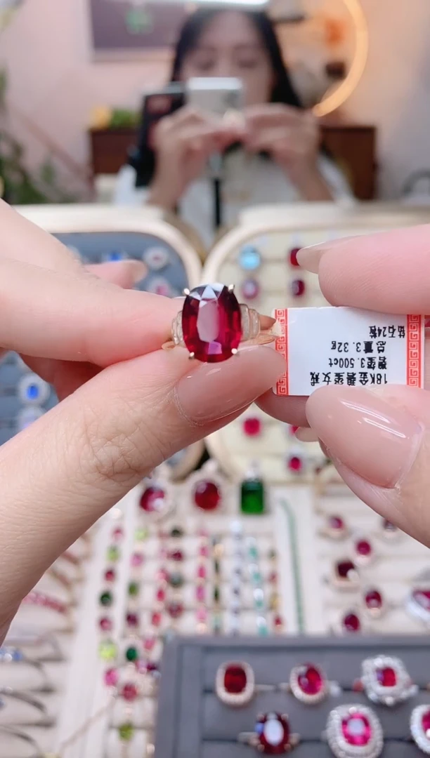 18K金镶嵌碧玺戒指碧玺3.5CT