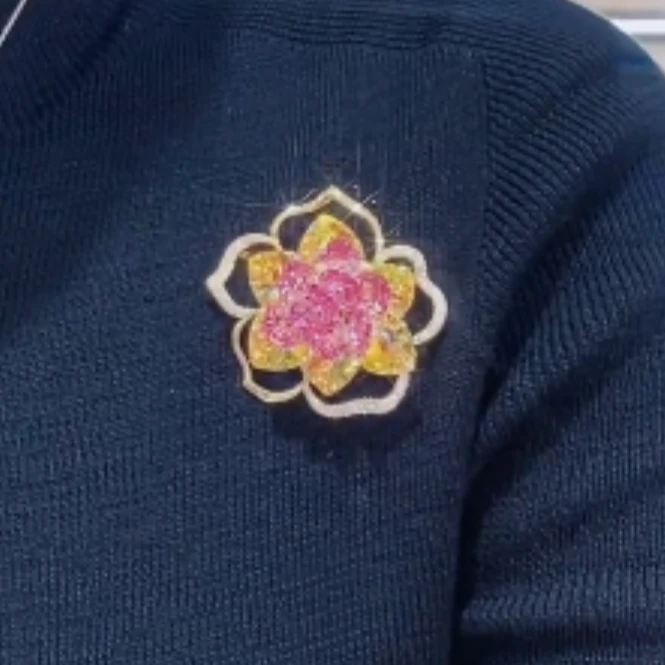 kasiya/卡思雅 铜合金仿水晶胸针 施家奢香芙蓉花朵胸针