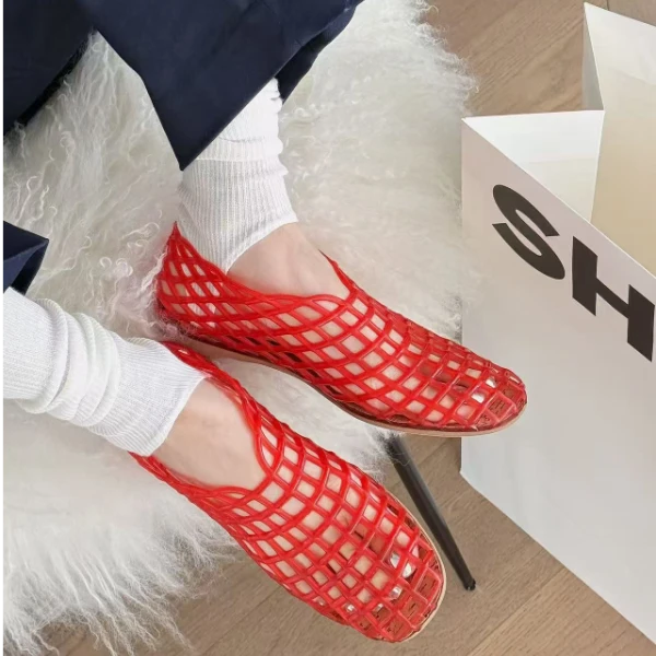 诗歌兰女鞋2025夏季新款复古镂空凉鞋时尚极简风罗马单鞋18722