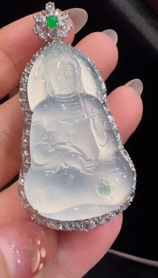 颈饰18K金镶嵌翡翠吊坠