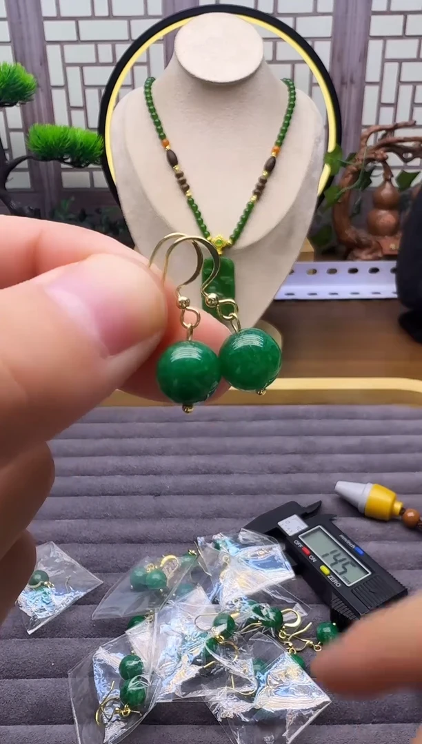 14K金镶嵌翡翠耳饰E02