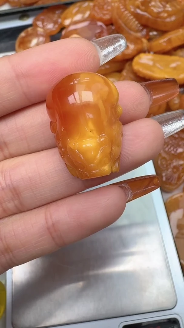 裸石琥珀未镶嵌如图