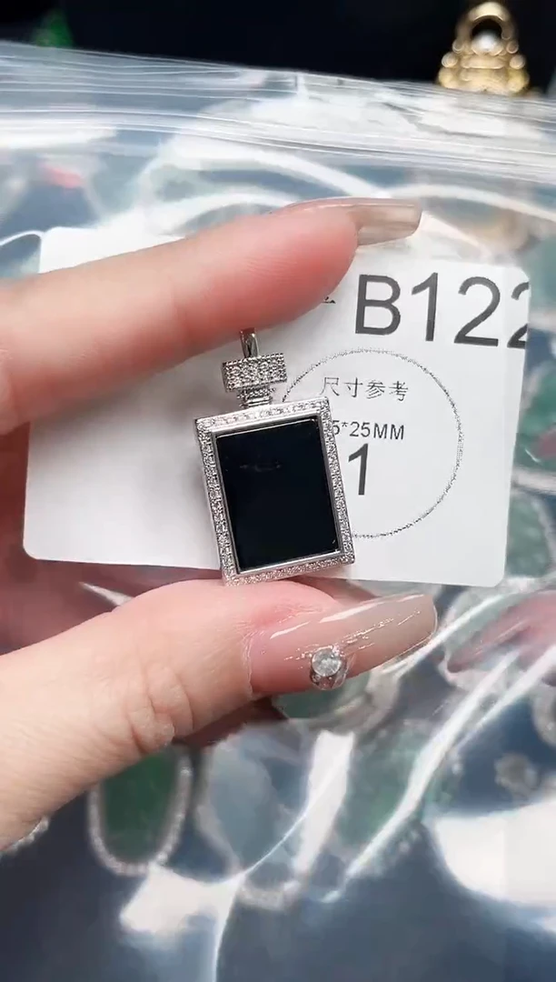 【闪购商品】翡翠颈饰未镶嵌赠皮绳122