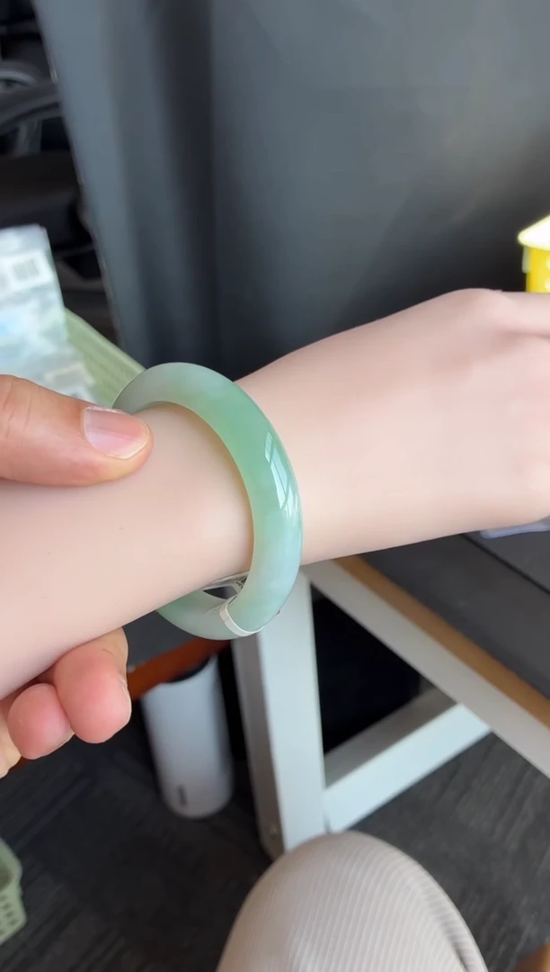 未镶嵌手镯翡翠72号53*11.2*8.8圆条