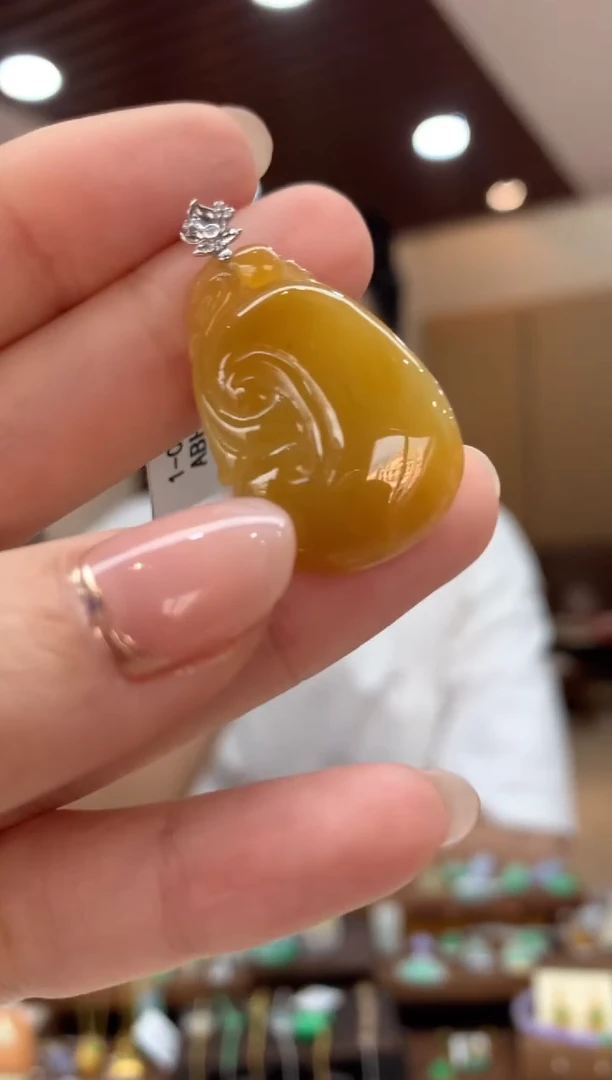 吊坠(不含链)18K金镶嵌翡翠如意
