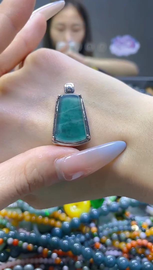 翡翠未镶嵌颈饰/W/翡翠A货，一件也是批发价