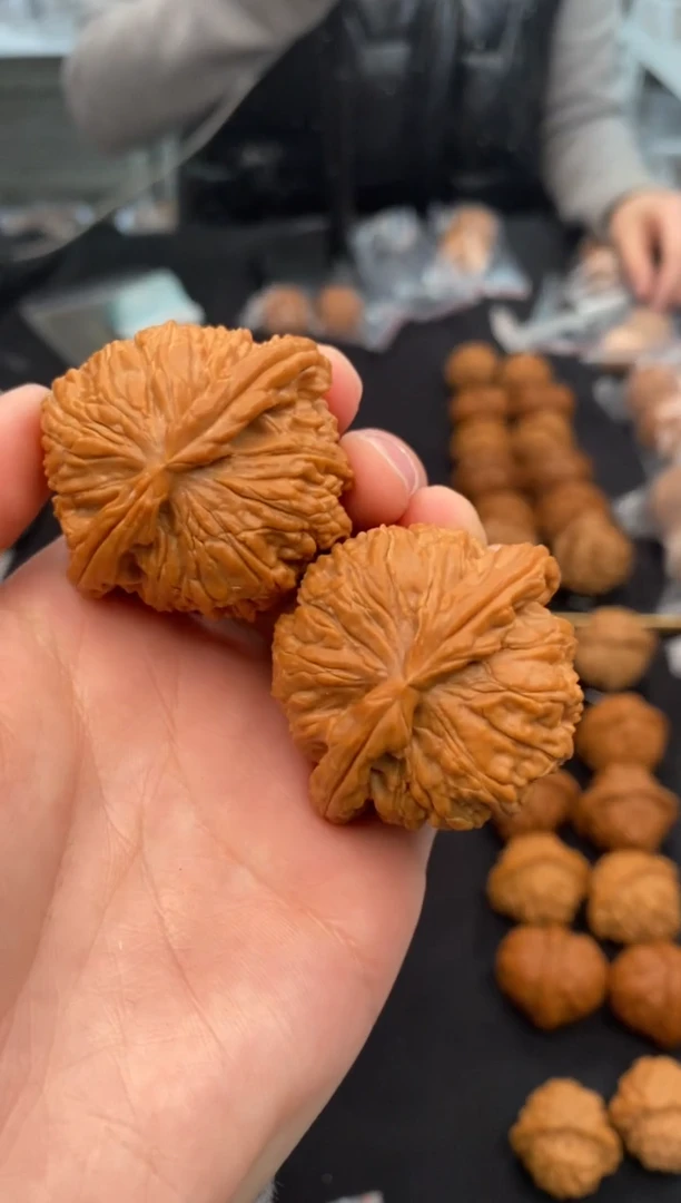 【闪购商品】文玩核桃把件白狮子42-u575