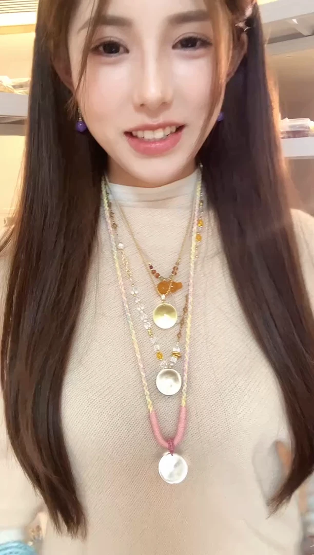 项链未镶嵌水晶是**呀白水晶大单绳款珠吊坠项链（多样性发其一）