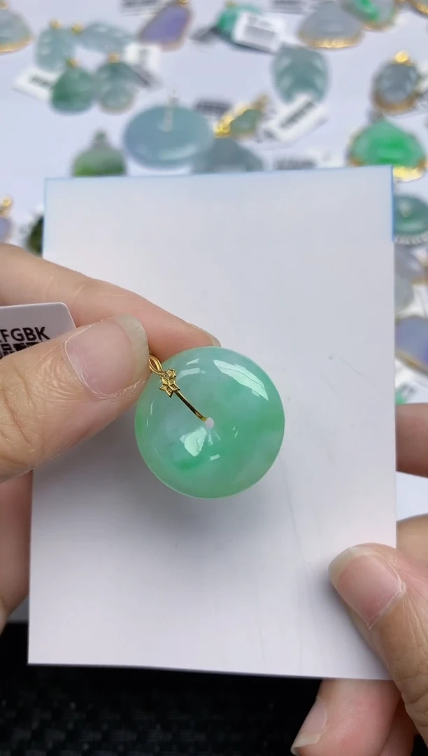 翡翠18K金镶嵌颈饰天然翡翠A货