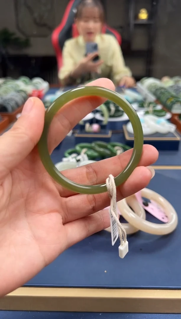 和田玉手镯未镶嵌A0031-55