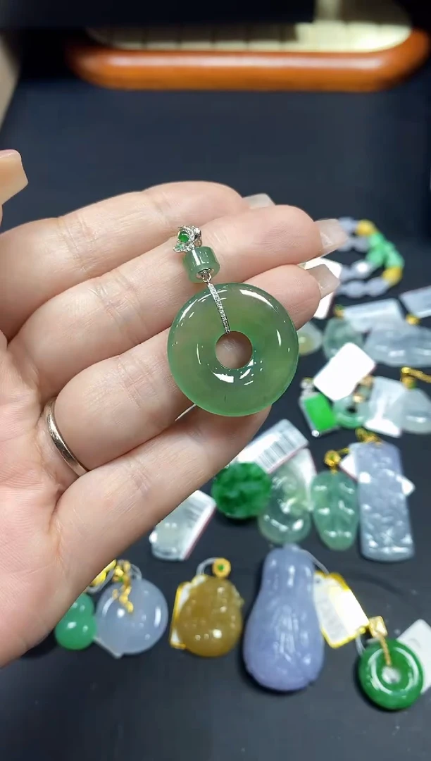 吊坠(不含链)18K金镶嵌翡翠甜甜圈18K金扣镶嵌@@CMT