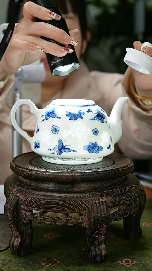 【闪购商品】105陶瓷供应链青花玲珑蝶恋花画片茶壶