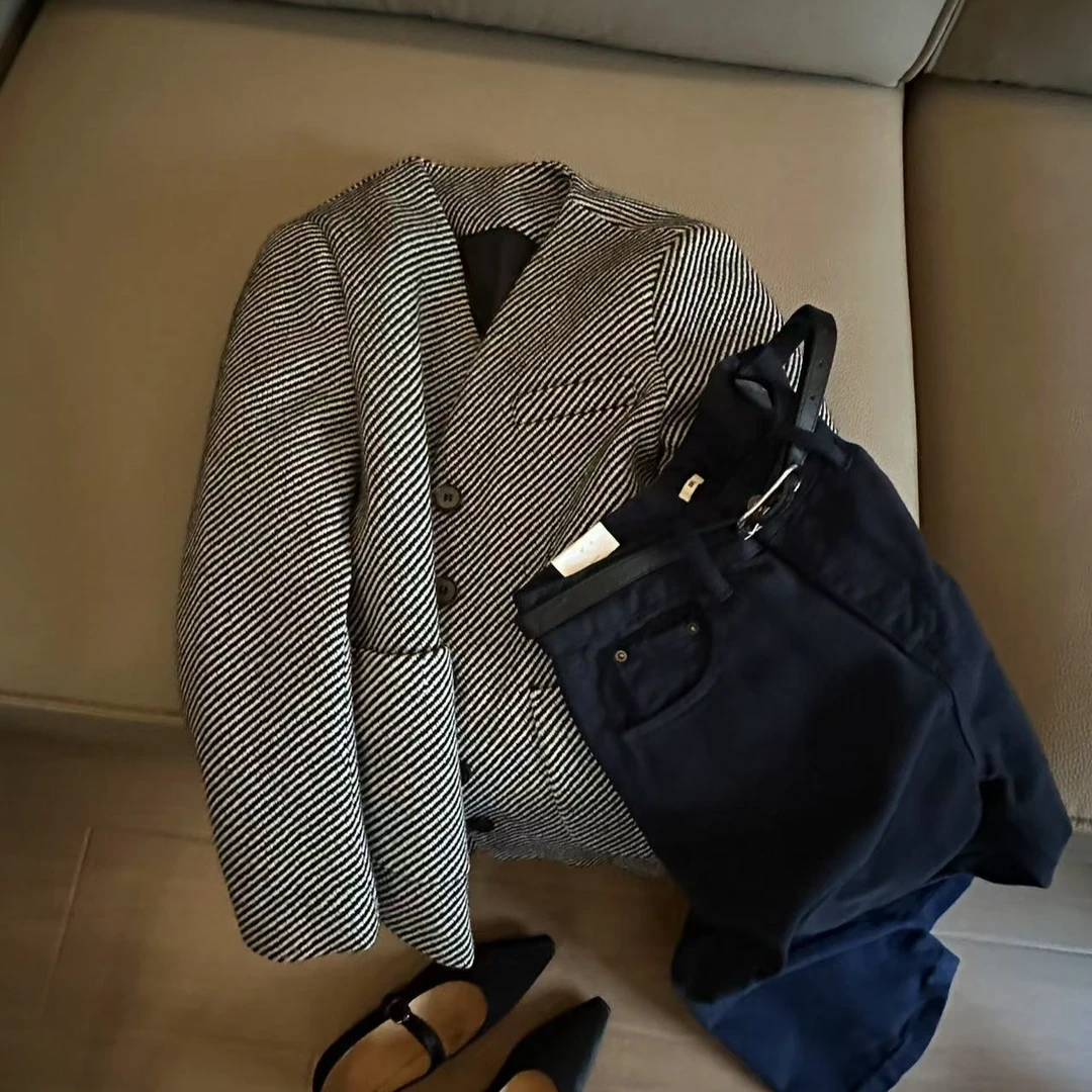 高品质V领条纹极简羊羊鹅绒羽绒服