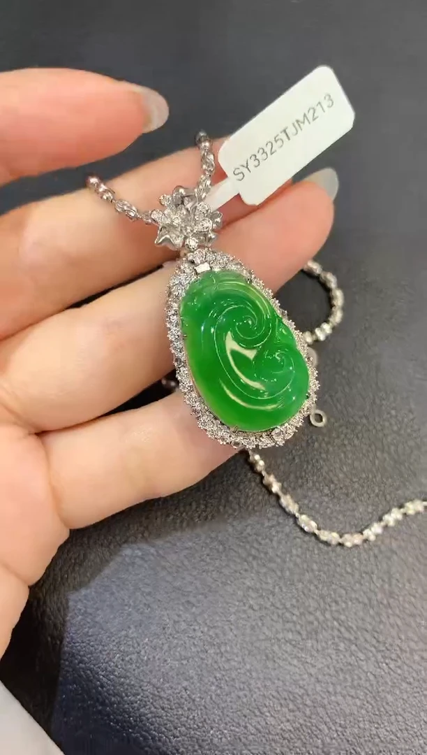 吊坠(不含链)18K金镶嵌翡翠31-如意（不含链和扣