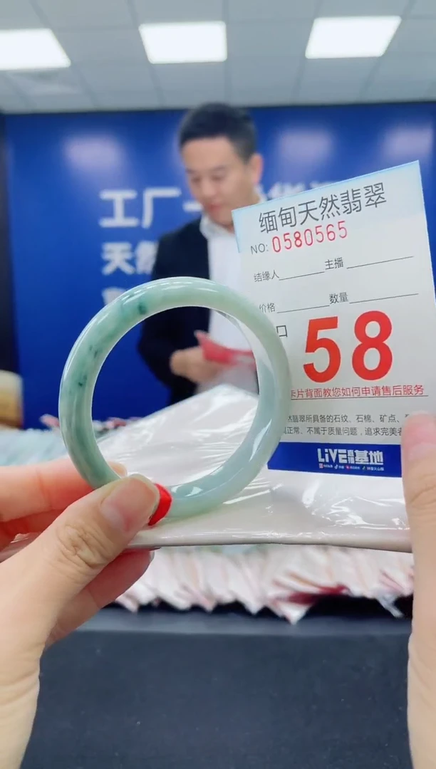 未镶嵌手镯翡翠天然翡翠手镯