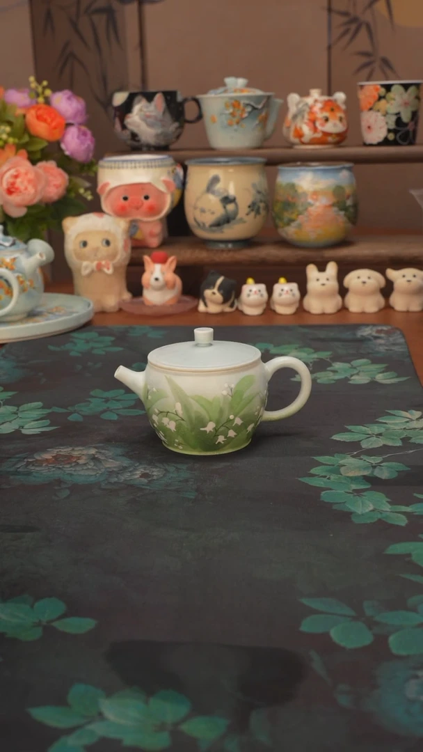 是泥吖  铃兰花壶