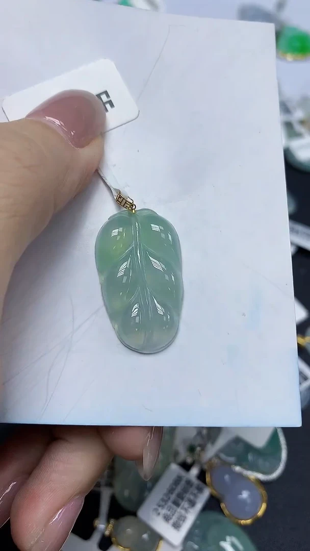 翡翠18K金镶嵌颈饰天然缅甸翡翠A货