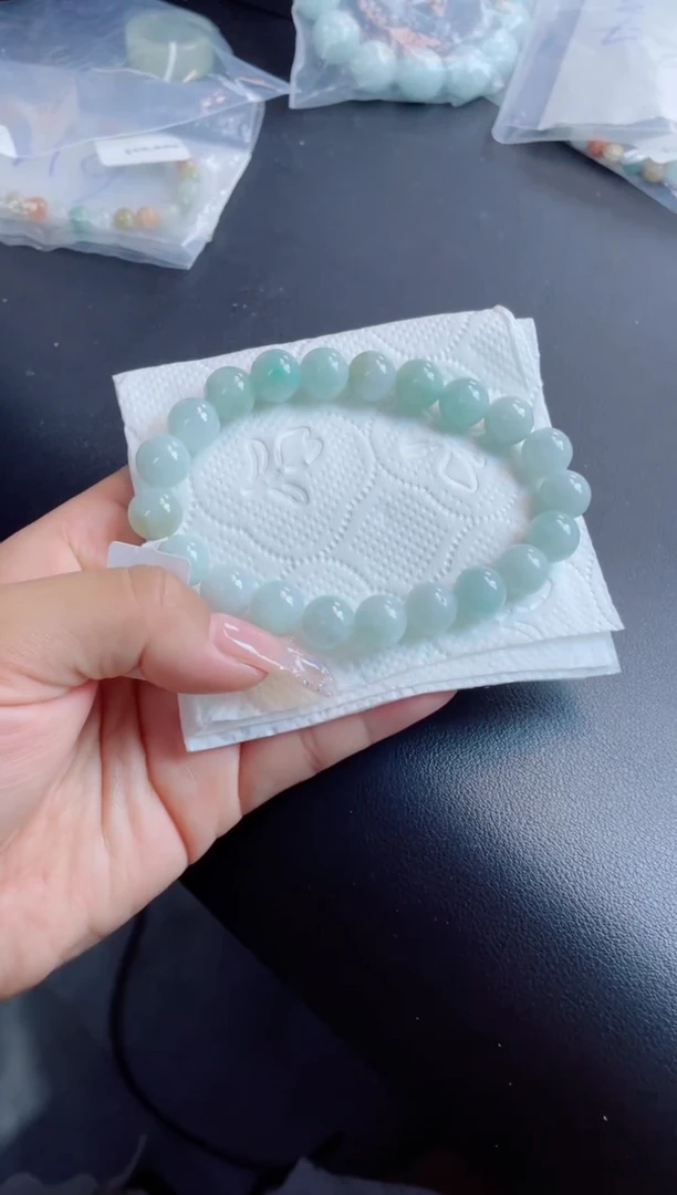 翡翠戒指未镶嵌珠串