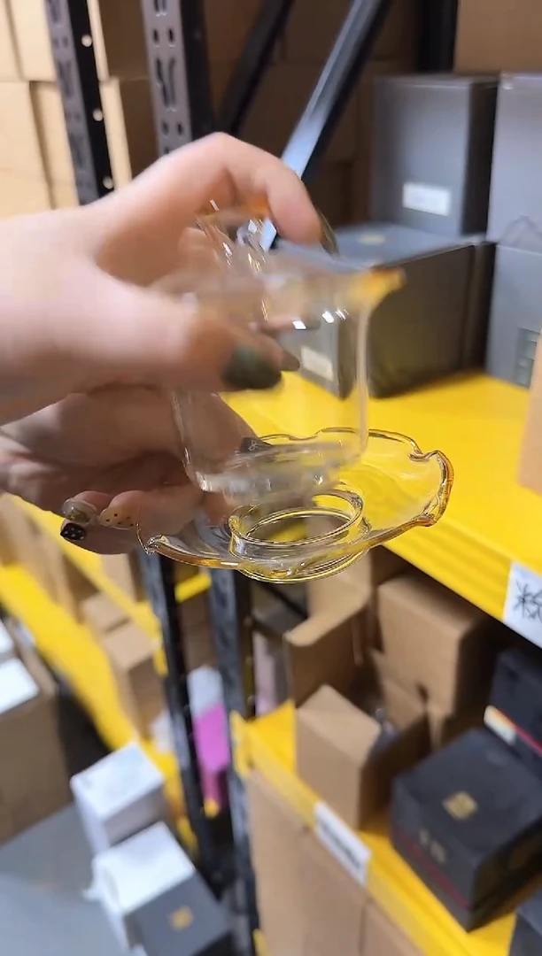 黄色，马蹄盖碗
