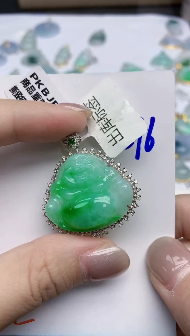 【闪购商品】翡翠颈饰18K金镶嵌小妮儿