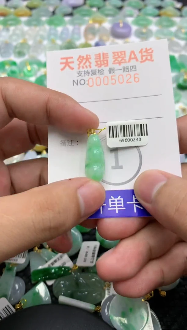 翡翠18K金镶嵌颈饰111111111111