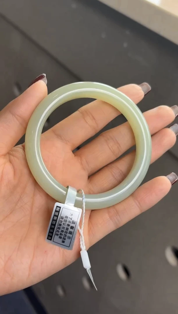 未镶嵌手镯和田玉且末近矿微色差59+手镯