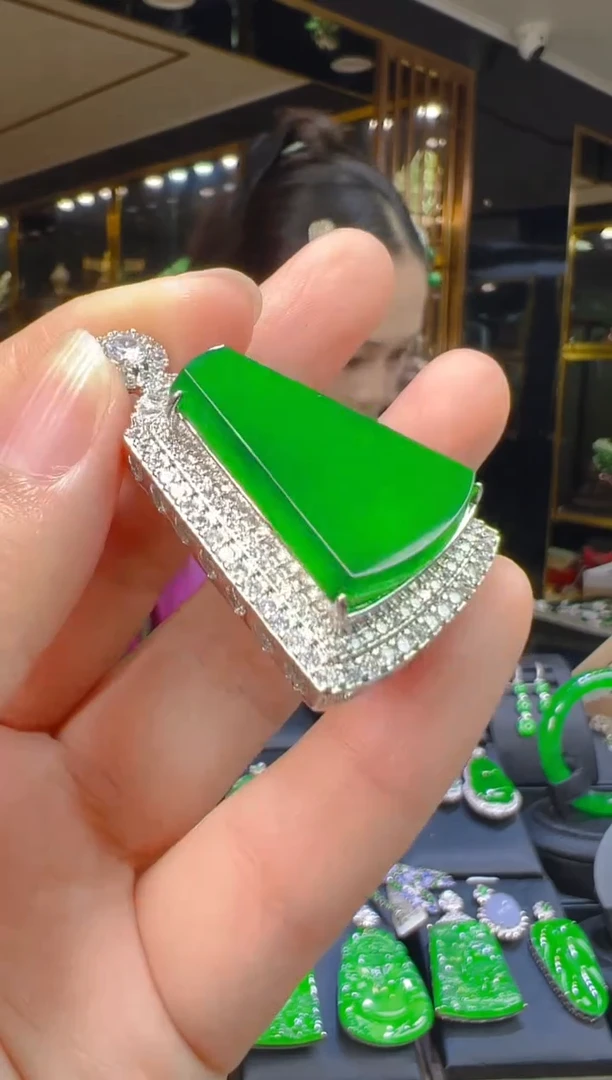 吊坠(赠链)未镶嵌翡翠101（多样性发其一）