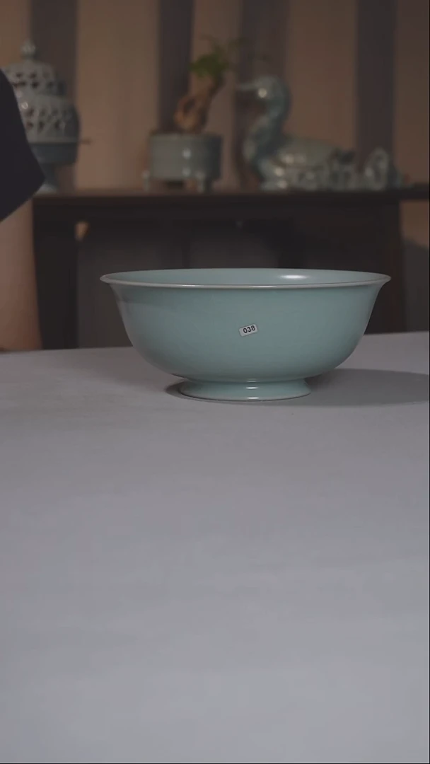 汝瓷038号微瑕侈口碗