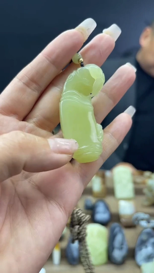 颈饰未镶嵌和田玉1